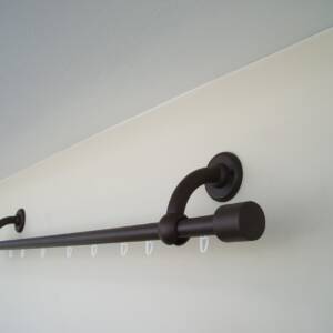 Single Curtain Rail for Window with Rollers, Curved Wall Brackets and Cylinder Ends
