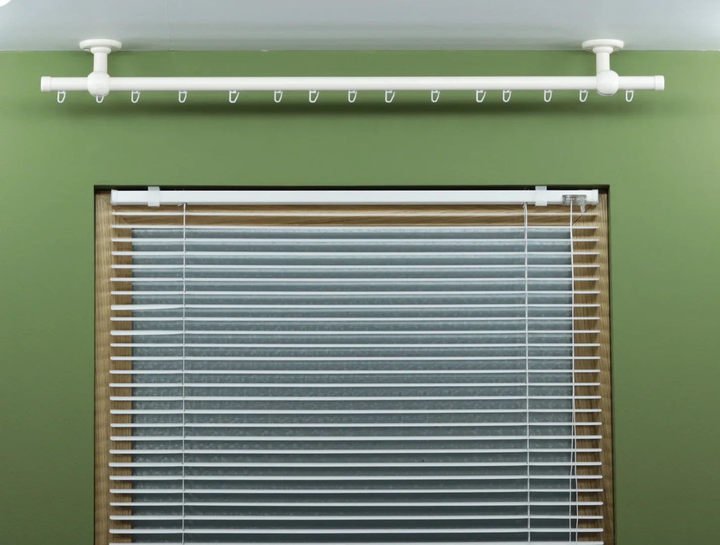 Single Curtain Rail for Window, Plastic Roller-Hooks, Curved Ceiling Brackets and Plug Ends - Image 4