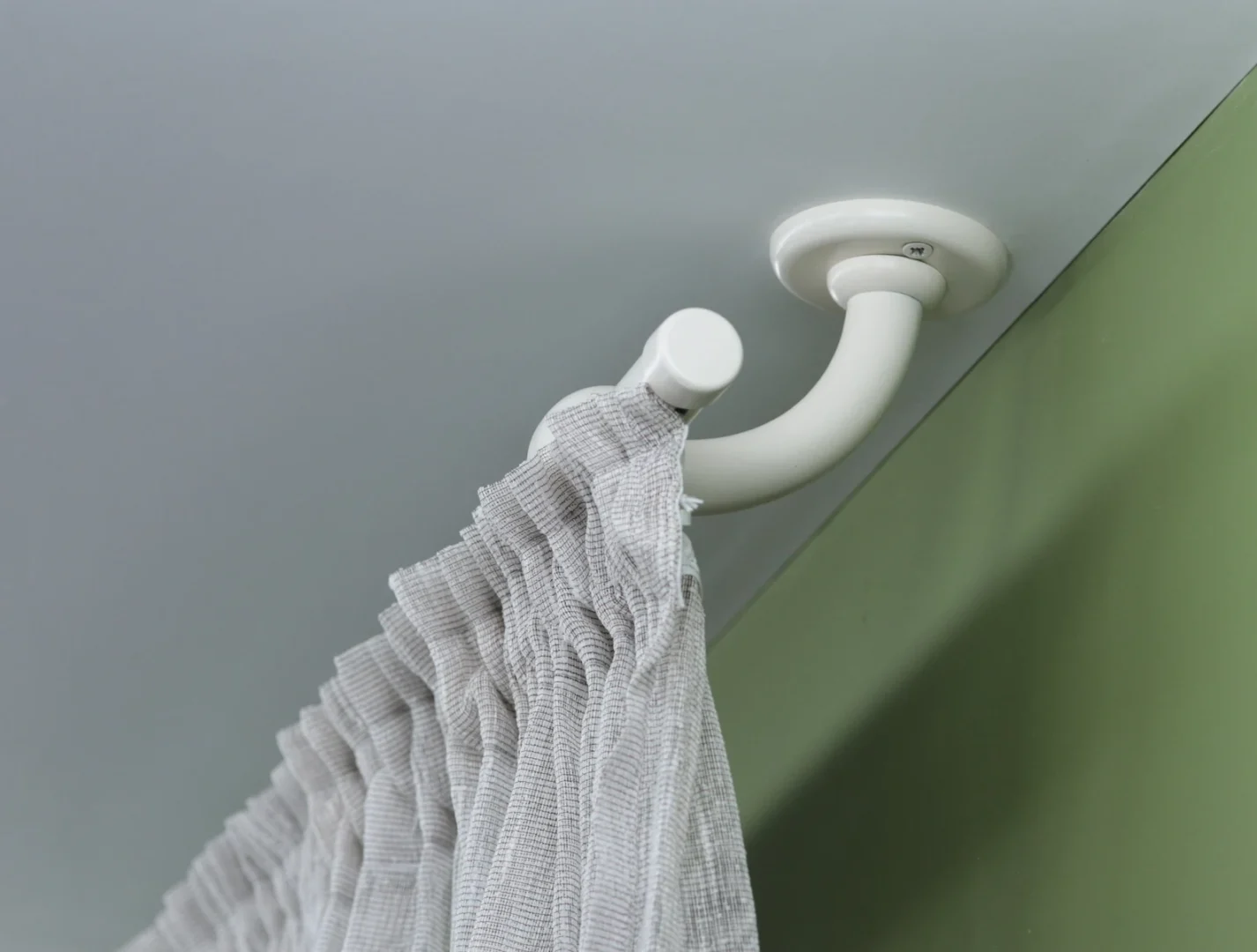 Single Curtain Rail for Window, Plastic Roller-Hooks, Curved Ceiling Brackets and Plug Ends - Image 6